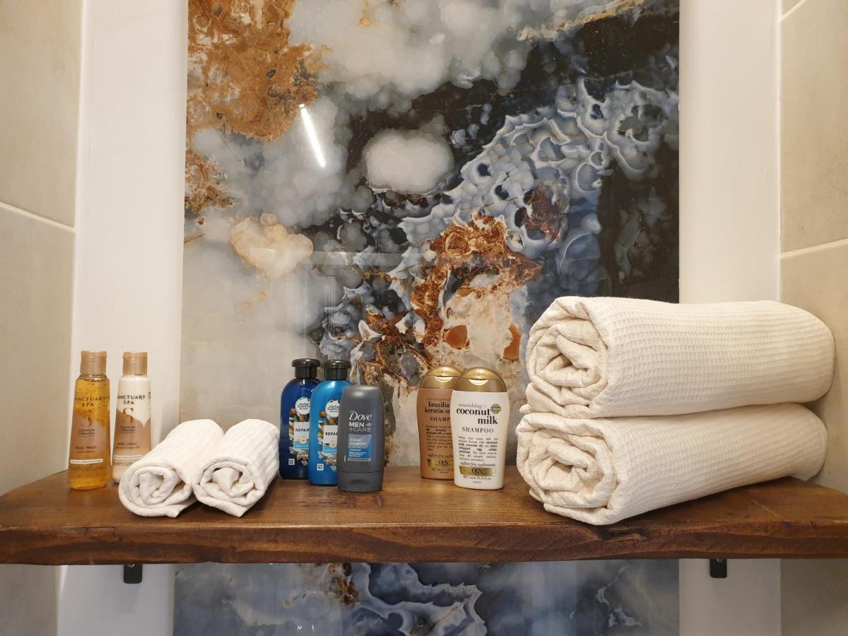 Beautiful Double En-Suite Room, Separate Entrance, Ilford, Central Line Gants Hill, Free Parking Buitenkant foto