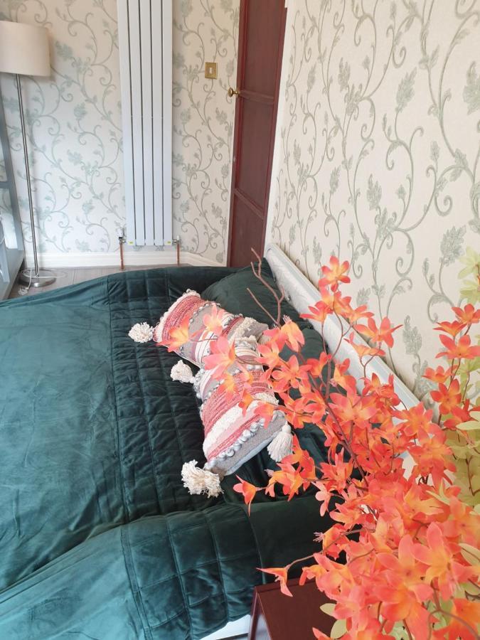 Beautiful Double En-Suite Room, Separate Entrance, Ilford, Central Line Gants Hill, Free Parking Buitenkant foto