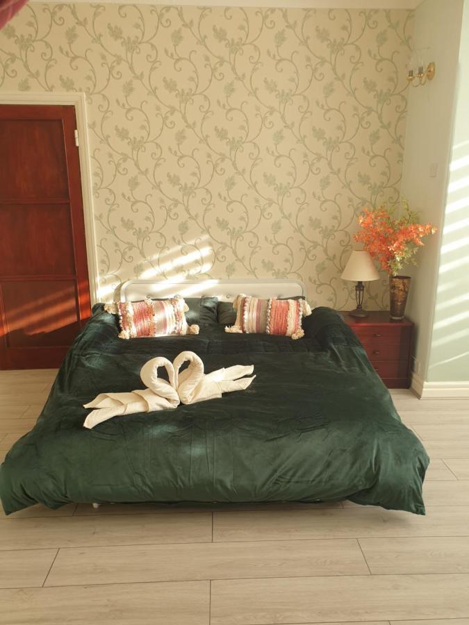 Beautiful Double En-Suite Room, Separate Entrance, Ilford, Central Line Gants Hill, Free Parking Buitenkant foto