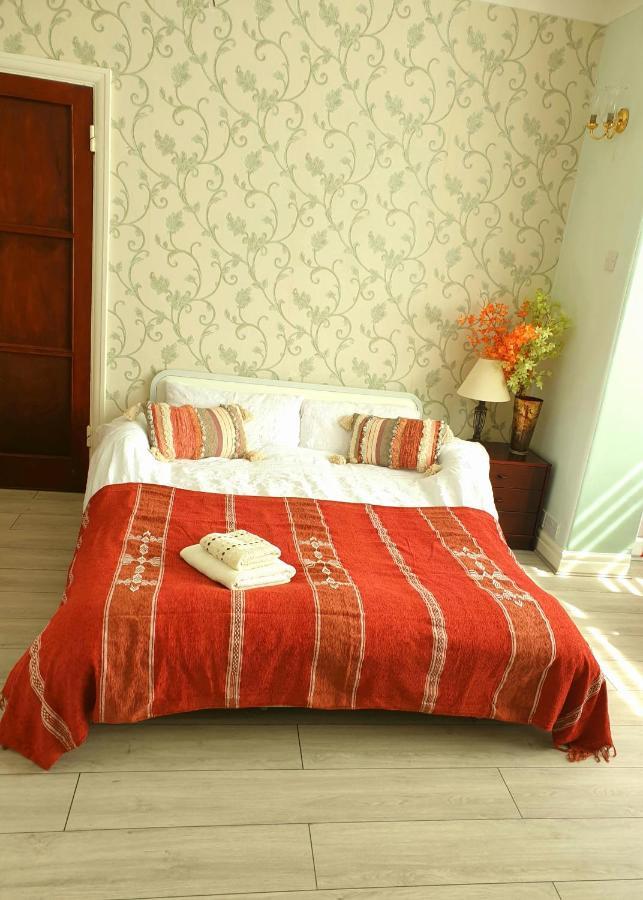 Beautiful Double En-Suite Room, Separate Entrance, Ilford, Central Line Gants Hill, Free Parking Buitenkant foto
