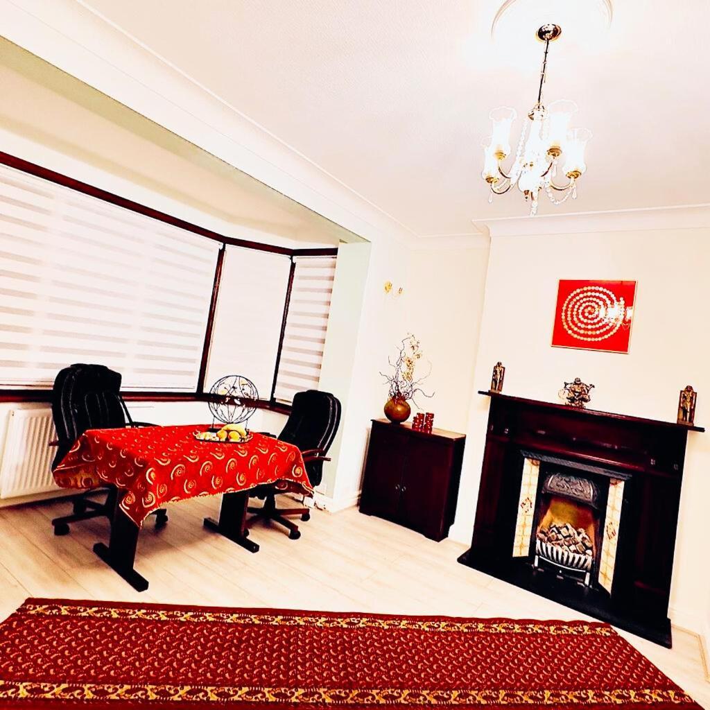 Beautiful Double En-Suite Room, Separate Entrance, Ilford, Central Line Gants Hill, Free Parking Buitenkant foto